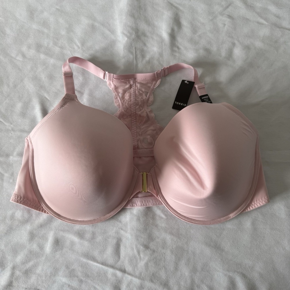 Torrid Bra 44DDD T-Shirt Lightly Lined Front Close Racerback Lace Romantic Pink